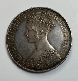 自然光、室内照明での写真を追加 1847年 英国 ゴチッククラウン UNDECIMO 銀貨