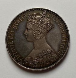 自然光、室内照明での写真を追加 1847年 英国 ゴチッククラウン UNDECIMO 銀貨
