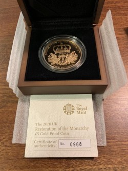 写真を追加しました！2010年 英国 王政復活350年記念5ポンドプルーフ金貨 