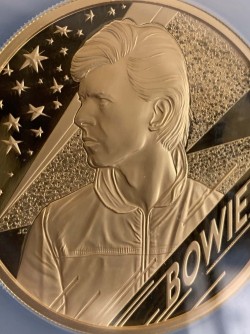 最終価格 今週末のみ 世界最安値 PF70UC FRは12枚のみ 2020年 英国 ミュージック・リジェンド デヴィッド ボウイ 5オンスプルーフ金貨 NGC PF70UC First Releases