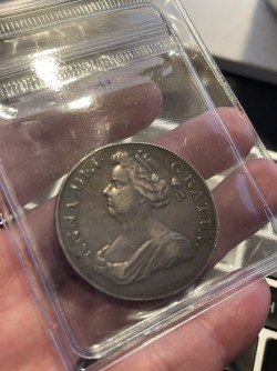 即発送 Pre-Unionの希少性の高い一枚 1706年 英国 アン女王 クラウン銀貨 PLUMES & ROSES