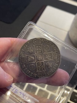 即発送 Pre-Unionの希少性の高い一枚 1706年 英国 アン女王 クラウン銀貨 PLUMES & ROSES