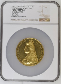即発送 1887年 英国 ヴィクトリア女王 ゴールデン ジュビリー ゴールドメダル NGC Proof Details - Edge Damage